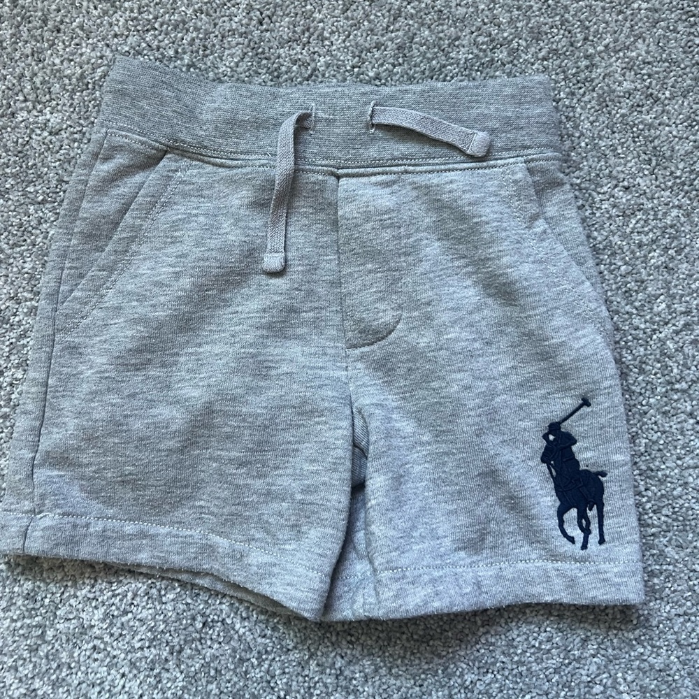 Little gray polo shorts by Ralph Lauren